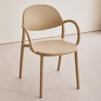 Chaise de salle à manger moderne empilable et épaissie en plastique PU pour la maison, les salons et les centres commerciaux – Vente en gros