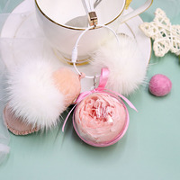 Porte-clés en dôme transparent avec rose Austin stabilisée, pompon en fourrure de vison, mini-pantoufle, pendentif de sac, cadeau de fêtes, vente en gros