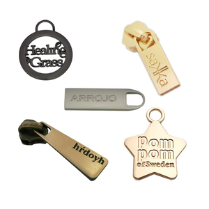 Bán Buôn Kim Loại Dập Nổi Logo Thương Hiệu Puller Kim Loại Tùy Chỉnh Dây Kéo Kéo Cho Áo Khoác Quần Áo - Product Image 5