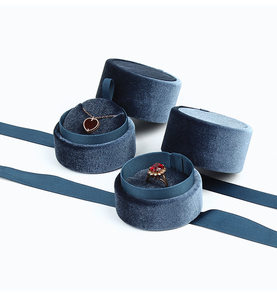 High Garde Custom Gift Storage Ring Collar Pendientes Caja redonda de terciopelo con cinta - Product Image 2