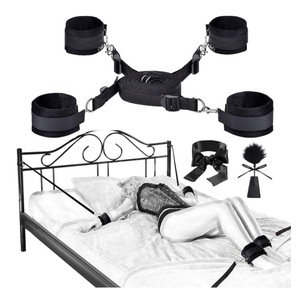 Set <span class=keywords><strong>di</strong></span> Giocattoli BDSM per Letto, Kit <span class=keywords><strong>di</strong></span> Costrizioni con Cinghie, Manette, Benda e Tergivoltore per Camera da Letto, Femdom e <span class=keywords><strong>Piacere</strong></span> Adulto - Product Image 1
