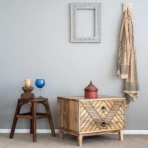 Table d'appoint en bois sur mesure, table d'appoint en bois massif faite à la main, table de chevet moderne minimaliste pour usage résidentiel et commercial - Product Image 6