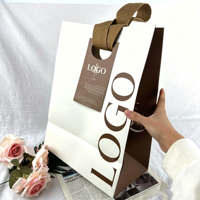 Sacs cadeaux en papier personnalisés écologiques avec poignée découpée, sacs mats recyclables pour l'emballage de parfums, vêtements et bijoux