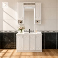 Kabinet Cermin LED Kamar Mandi Ramah Lingkungan XINGRUO Architectural Grand White Shaker untuk Peningkatan Kamar Utama Villa Hotel