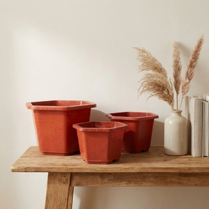 กระถางปลูกต้นไม้ทรงหกเหลี่ยมพลาสติก PP คุณภาพสูง ดีไซน์ลายอิฐตกแต่ง กระถางดินเผาสำหรับปลูกต้นไม้บนระเบียง B2B A480 - Product Image 1