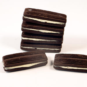 بسكويت ساندويتش كلاسيكي بكريمة الزبادي مقرمش - Product Image 4