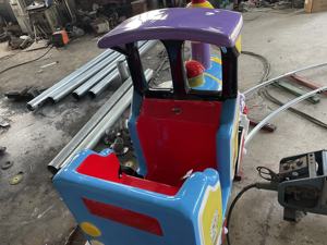 Vente en gros de trains électriques rotatifs compacts à 4 ou 5 places avec rails pour parcs d'attractions, train électrique commercial à monter soi-même - Product Image 6