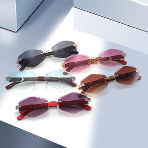 แว่นกันแดดแฟชั่นไร้กรอบสำหรับผู้หญิง เลนส์โพลาไรซ์ PC ขาแว่นไม้ บานพับโลหะ ป้องกันรังสียูวี 400 น้ำหนักเบา ป้องกันแสงแดด - Product Image 2