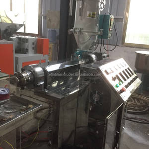 เครื่องอัดรีดเลือดเข้าเส้นเลือดดำ PVC แบบสกรูเดี่ยวที่มีความแม่นยำสูงตลับลูกปืนมอเตอร์เพื่อความปลอดภัยสูง - Product Image 5