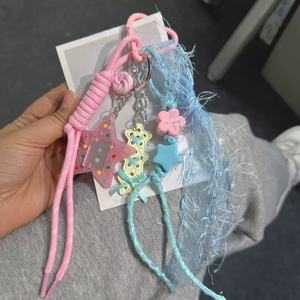 En stock : Porte-clés voiture pour filles, bracelet de poignet fait main avec perles vertes et roses, chaîne de téléphone tressée à fleurs, breloques de luxe pour sac de plage pour femmes et les fêtes - Product Image 5