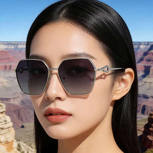 Nuevas Gafas de Sol Polarizadas con Marco Cuadrado para Mujer, con Pedrería, Protección UV400, Lentes TAC, Marco de Metal y Plástico, Estilo Urbano - Product Image 3