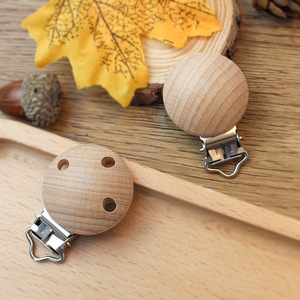 Attache-sucette DIY en bois de hêtre de 30 mm, ronde avec trois trous, accessoire de dentition pour bébé de 0 à 24 mois, jouet souple unisexe - Product Image 1
