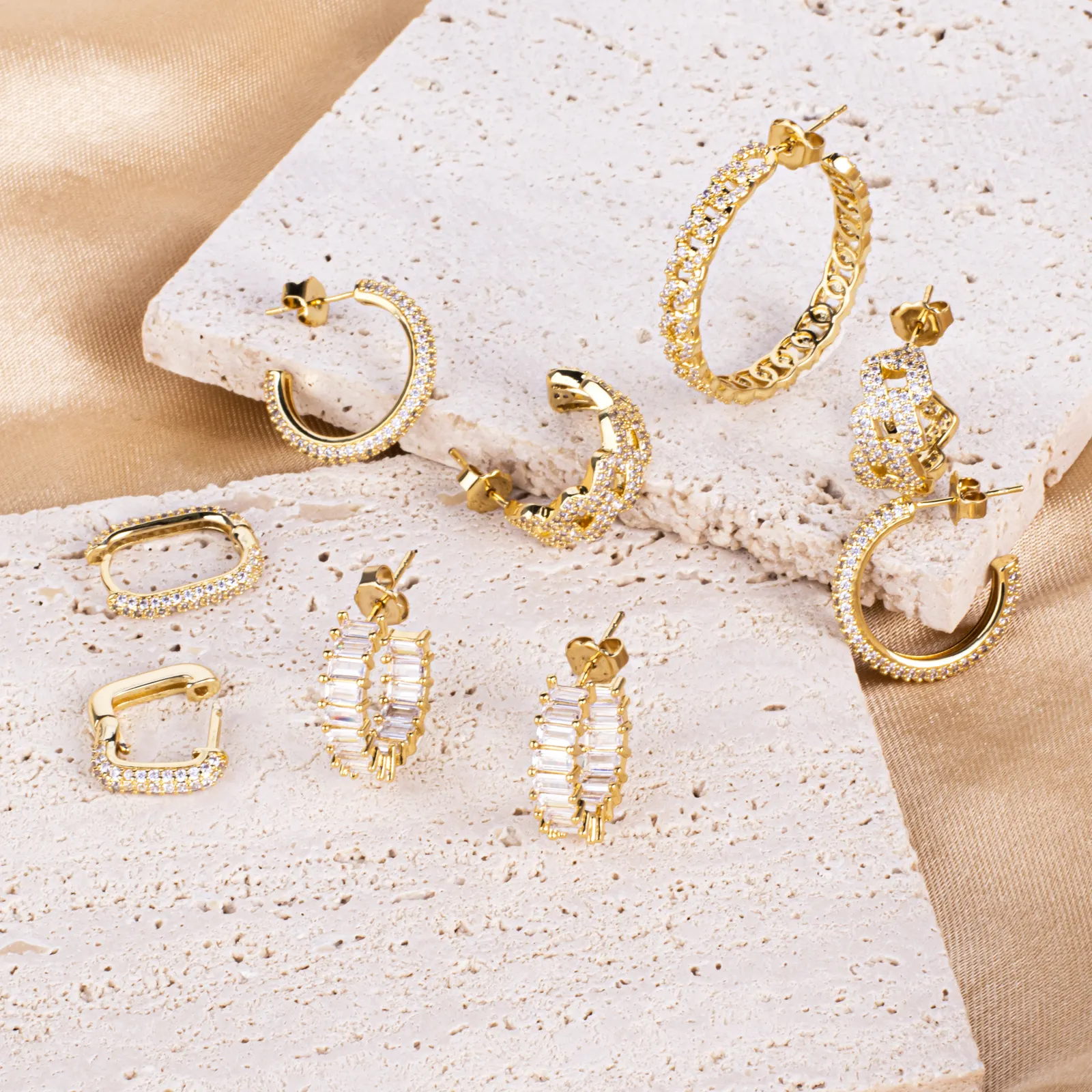 2023 Dainty Trendy Fashion Fine Jewelry Wholesale Custom Rhinestone 18K Gold Plated Gold Stud Hoop Diamond Earrings For Women