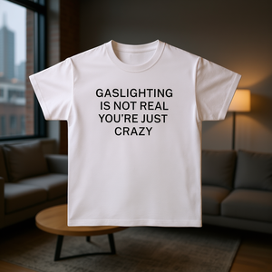 Il gaslighting non esiste, sei solo pazzo - T-shirt ironica, maglietta regalo sarcastica - Product Image 3
