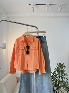 A370 Langärmliges, kurzes Hemd aus weichem Gaze mit zwei Cargotaschen und Lederetikett, locker geschnitten, lässiger Umlegekragen, Taschen-Oberteil - Product Image 5