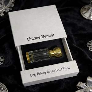 Caja de Regalo para Perfume de Lujo - Papel Texturizado Blanco, Forro de Terciopelo Negro, Personalizable, para Almacenamiento y Regalo de Fragancias - Product Image 2