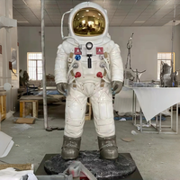 Sculpture d'astronaute grandeur nature en fibre de verre, statue réaliste d'astronaute avec base en roche lunaire pour centre commercial, musée scientifique, espace spatial