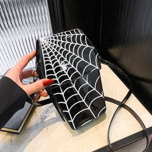 กระเป๋าโกธิคสไตล์ Y2K สำหรับเด็กผู้หญิงย้อนยุคสไตล์ Diablo สไตล์ใยแมงมุมกระเป๋าถือขนาดเล็กทันสมัยสำหรับผู้หญิงแปลกใหม่ทรงโลงศพกระเป๋าเงินฮาโลวีน - Product Image 2