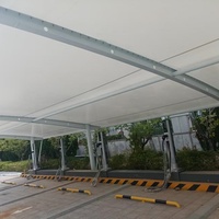 Abri de voiture à membrane tendue grande portée, structure en acier sur mesure, abri solaire pour station de recharge