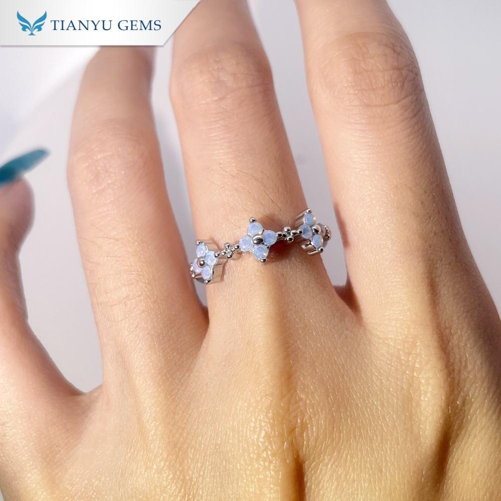 สีเงินอมฟ้า