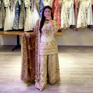 Costume Anarkali blanc brodé pour femmes avec dupatta, tenue traditionnelle indienne et pakistanaise, coupe ample, longueur au sol, en soie - Product Image 1