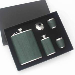 Ensemble de flacons à whisky de luxe personnalisés en papier et PU épaissi, avec verre à shot et entonnoir, coffret cadeau - Product Image 2
