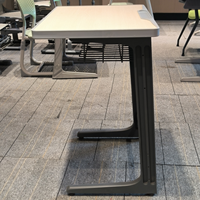 Bureau d'école moderne Xinhao SC-003 avec cadre en métal noir durable, plateau gris, mobilier de classe pour étudiants