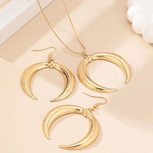 Nouveau à la mode en forme de C petit croissant boucles d'oreilles collier ensemble de bijoux de mode - Product Image 4