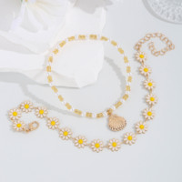 Chaîne de cheville double rangs Fleur de marguerite avec pendentif coquillage festonné et perles, plaqué or 18 carats, chaîne réglable, cadeau pour femme