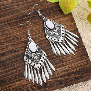 Ensemble collier et boucles d'oreilles à pompons bohèmes pour femmes, en alliage plaqué argent antique, bijoux de fête, accessoires de mode - Product Image 3