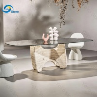 Table de salle à manger de luxe en gros, table ovale moderne avec plateau en verre effet vague d'eau et base en travertin pour villa et hôtel