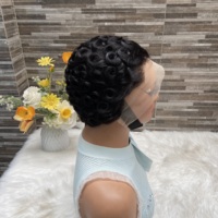 YWhair Chioma Perruque Coupe Pixie Nouvelle Offre Spéciale Cheveux Brésiliens Courts pour Perruque Bouclée Noire Naturelle 100% Cheveux Remy Base en Soie Cheveux de Bébé