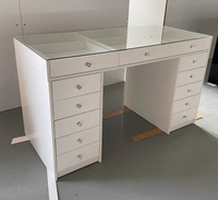 Table de toilette moderne de style luxueux avec plateau en verre transparent, sans miroir