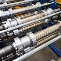 Machine de formage à rouleaux pour clôture en acier couleur bois