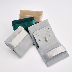 Sac de rangement pour bijoux en peluche double face QIAN LI 9x8,5 cm gris vert foncé café portable résistant aux rayures - Product Image 1
