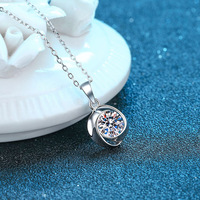 Version coréenne du trèfle à quatre feuilles porte-bonheur Vvs D couleur 1CT Moissanite pendentif rond S925 collier en argent sterling pour femme