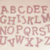 Nouvelles lettres thermocollantes en stock, alphabet en fer rose, patchs de lettres 3D en perles avec strass décoratifs pour chapeaux