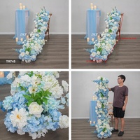 Composition florale artificielle de roses bleues et blanches et pivoines pour chemin de table de mariage et décoration de fond de scène