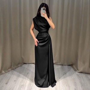 Vestido de Verão em Cetim com Cintura Ajustada e Saia Plissada Longa Elegante Plus Size - Product Image 3