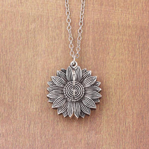 Collana con Ciondolo a Forma di Girasole Placcato Oro e Argento Antico, Gioiello 'You Are My Sunshine' per Donna con Confezione - Product Image 5