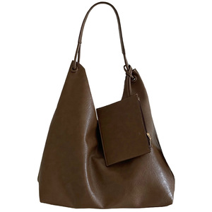 กระเป๋าหนังนิ่มทรงโท้ท ความจุเยอะ ตัวล็อคแม่เหล็ก ใช้ได้ทุกวัน กระเป๋าสะพายไหล่ผู้หญิง สีพื้น คอลเลคชั่นฤดูใบไม้ร่วง 2024 - Product Image 5