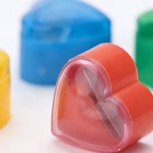 Sacapuntas de Corazón para Niños Escolares, de Plástico, Compacto, Pequeño, Económico, de Buena Calidad y Duradero, con Color y Logotipo Personalizados - Product Image 3