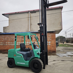 Montacargas Diésel Usado Mitsubishi FD30 de 3 Toneladas y 3 Metros, Dos Mástiles, Modelo 2023, 4WD, 1 Año de Garantía - Product Image 4