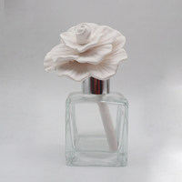 Bouteille d'huile parfumée de 200 ml avec diffuseur de roseaux en pierre de plâtre céramique personnalisée