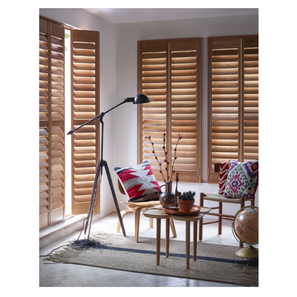 Жалюзи ставни на окна внутри дома