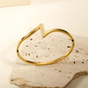 थोक सुंदर उच्च गुणवत्ता ट्रेंडिंग डिज़ाइन चंकी टार्निश फ्री वॉटर रेसिस्टेंट 18K गोल्ड प्लेटेड स्टेनलेस स्टील चूड़ी - Product Image 5