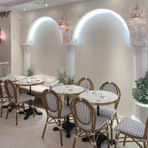 Ensemble table et chaises en aluminium de style français moderne pour la restauration en plein air dans les cafés, salons de thé et pâtisseries - Product Image 1
