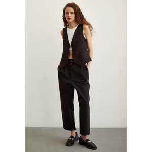 Pantalones Rectos Minimalistas de Cintura Alta Negros para Mujer - Product Image 5