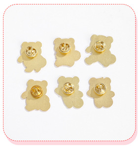 热销足球吉祥物足球熊猫新款胸针创意卡通环绕球衣徽章软珐琅翻领别针 - Product Image 5