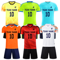 Vente en gros d'un ensemble d'uniformes de football respirants 100% polyester, ensembles de maillots de football personnalisés en vrac, impression par transfert par sublimation
